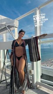 Nicole Murphy feet photo thumbnail