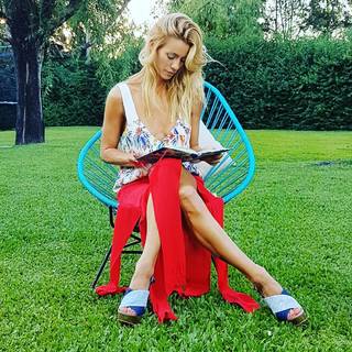 Nicole Neumann feet photo thumbnail