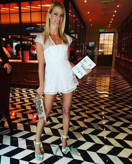Nicole Neumann feet photo thumbnail