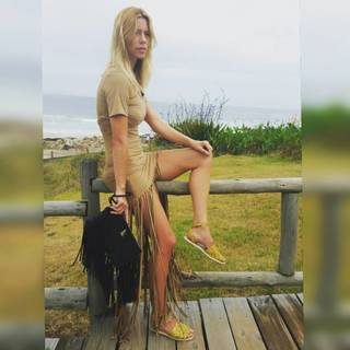 Nicole Neumann feet photo thumbnail