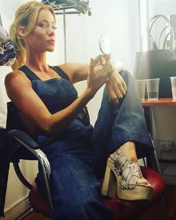 Nicole Neumann feet photo thumbnail
