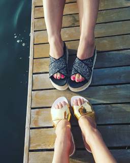 Nicole Neumann feet photo thumbnail