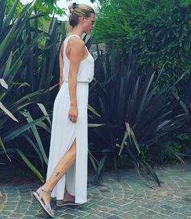 Nicole Neumann feet photo thumbnail