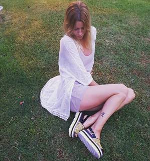 Nicole Neumann feet photo thumbnail