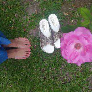 Nicole Neumann feet photo thumbnail