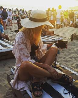 Nicole Neumann feet photo thumbnail