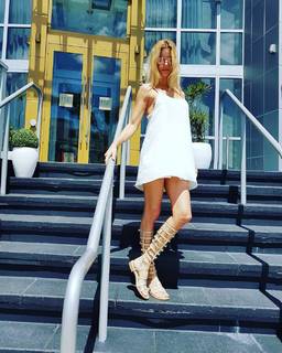 Nicole Neumann feet photo thumbnail
