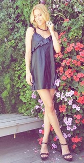 Nicole Neumann feet photo thumbnail