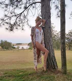 Nicole Neumann feet photo thumbnail