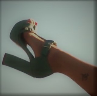 Nicole Neumann feet photo thumbnail
