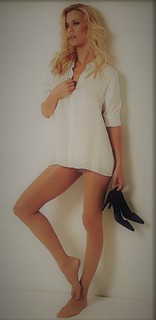 Nicole Neumann feet photo thumbnail