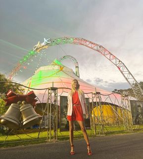 Nicole Neumann feet photo thumbnail