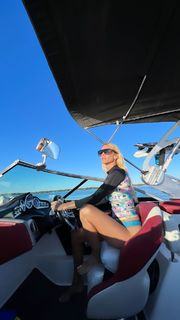 Nicole Neumann feet photo thumbnail