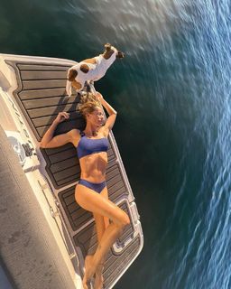 Nicole Neumann feet photo thumbnail