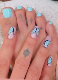 Nicole Neumann feet photo thumbnail