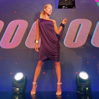 Nicole Neumann feet photo thumbnail