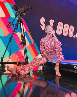 Nicole Neumann feet photo thumbnail