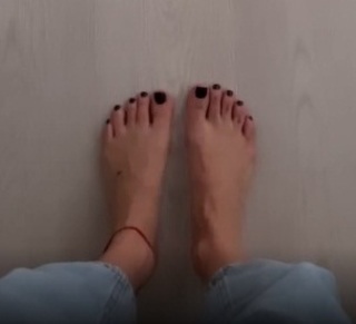 Nicole Neumann feet photo thumbnail