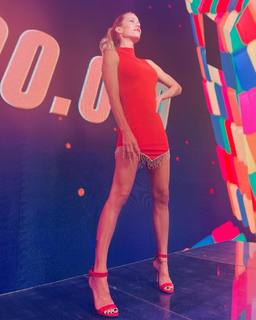 Nicole Neumann feet photo thumbnail