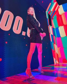 Nicole Neumann feet photo thumbnail