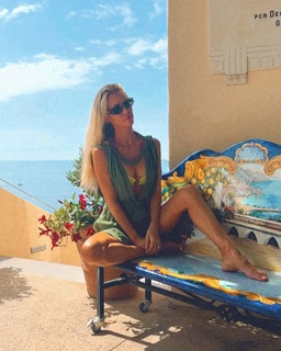 Nicole Neumann feet photo thumbnail