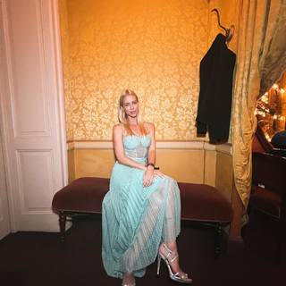 Nicole Neumann feet photo thumbnail