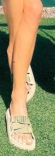Nicole Neumann feet photo thumbnail