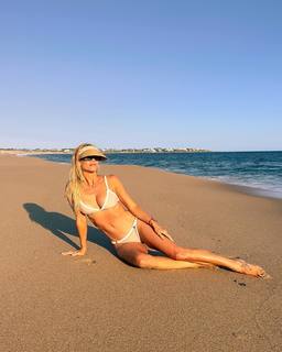 Nicole Neumann feet photo thumbnail