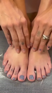 Nicole Neumann feet photo thumbnail