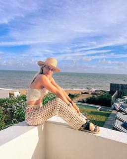 Nicole Neumann feet photo thumbnail