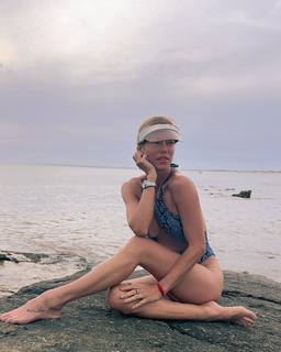 Nicole Neumann feet photo thumbnail