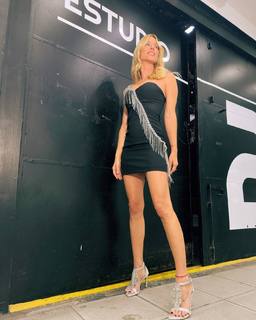 Nicole Neumann feet photo thumbnail