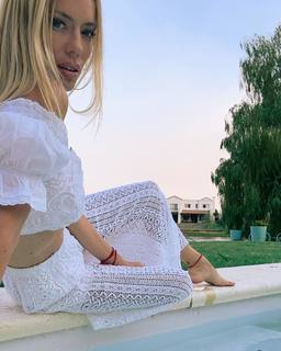 Nicole Neumann feet photo thumbnail