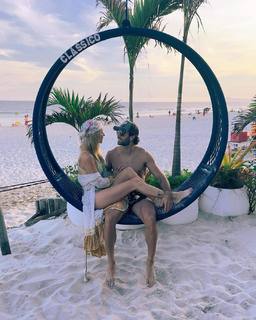 Nicole Neumann feet photo thumbnail