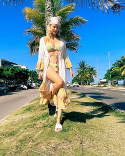 Nicole Neumann feet photo thumbnail