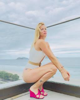 Nicole Neumann feet photo thumbnail