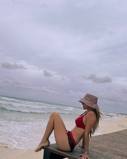 Nicole Neumann feet photo thumbnail