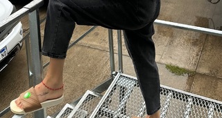 Nicole Neumann feet photo thumbnail