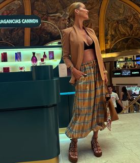 Nicole Neumann feet photo thumbnail