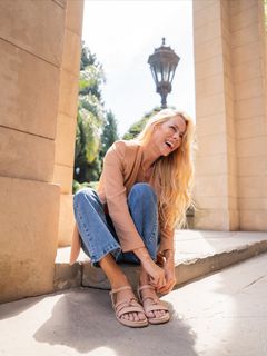 Nicole Neumann feet photo thumbnail