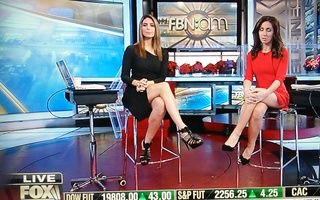 Nicole Petallides feet photo 4