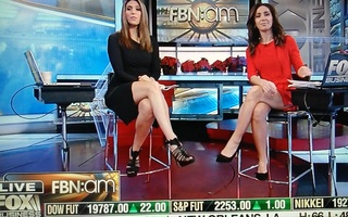 Nicole Petallides feet photo 3