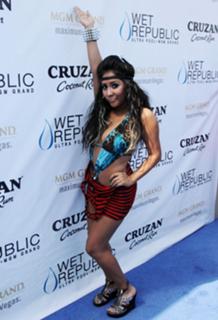Nicole Polizzi feet photo thumbnail