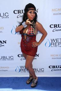 Nicole Polizzi feet photo thumbnail