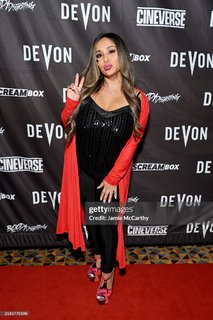Nicole Polizzi feet photo thumbnail