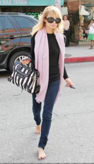Nicole Richie feet photo thumbnail