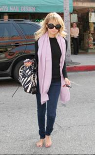 Nicole Richie feet photo thumbnail