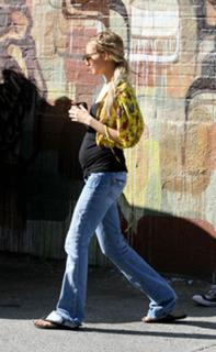 Nicole Richie feet photo thumbnail