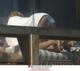Nicole Richie feet photo thumbnail