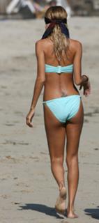 Nicole Richie feet photo thumbnail